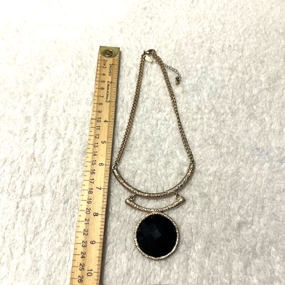 NY Black Round Faceted Rhinestone Pendant Goldtone Chain Statement Necklace - Picture 4 of 5